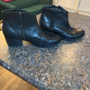 Clark’s black booties woman 9.5